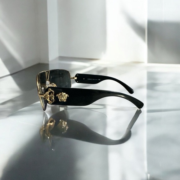 Versace sun glasses model 2207-Q 100%u.v protection in black NWOT main image 4